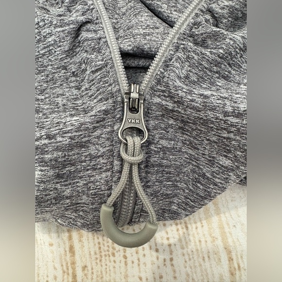 Athleta plus size 1X heathered grey athletic jacket with hood thumb holes - Picture 8 of 10